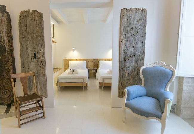  a Siracusa -  Dione  design apartments, due camere  da letto e terrazzo by Dimore in Sicily