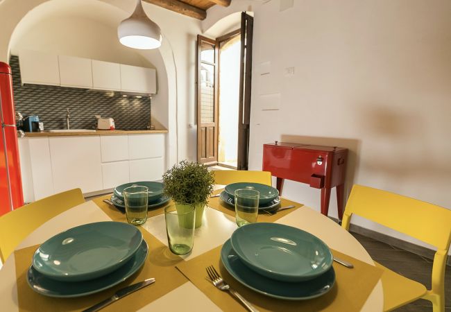  a Siracusa - Studio Alagona Ortigia , three minutes walk from the sea