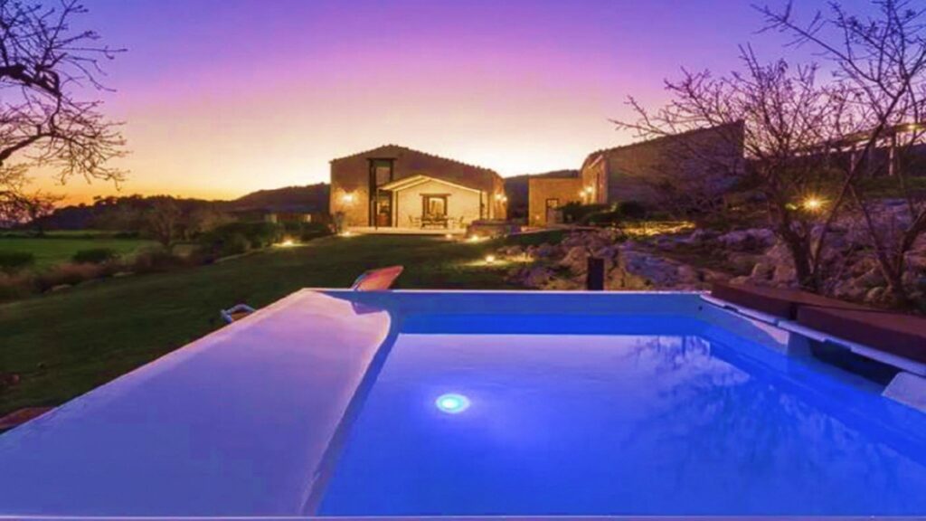 01_casale-del-mandorlo-piscina---jacuzzi-riscaldata