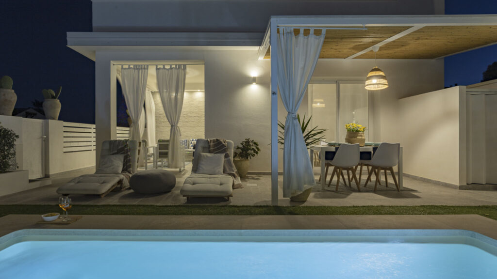 16_casa-un-tocco-di-blu-con-piscina-privata