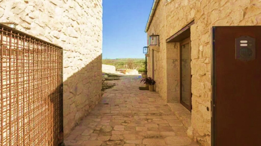 17_casale-del-mandorlo-piscina---jacuzzi-riscaldata