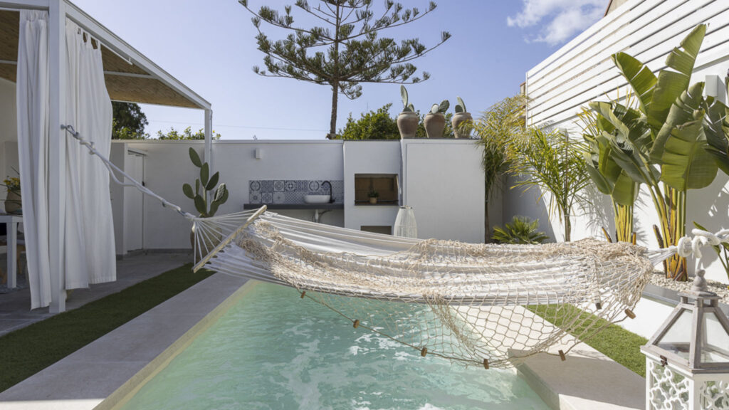 24_casa-un-tocco-di-blu-con-piscina-privata