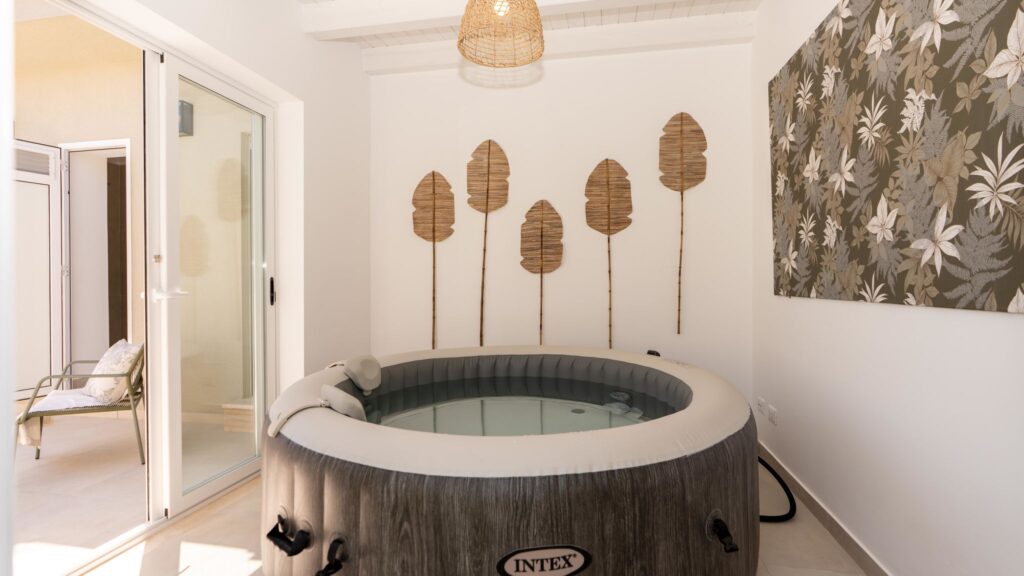 04_villa-aman-piscina-e-jacuzzi-riscaldata