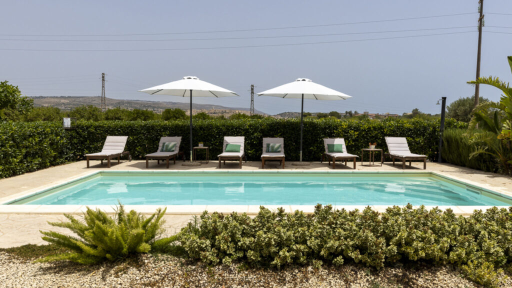 05_casa-dei-limoni-blu-con-piscina