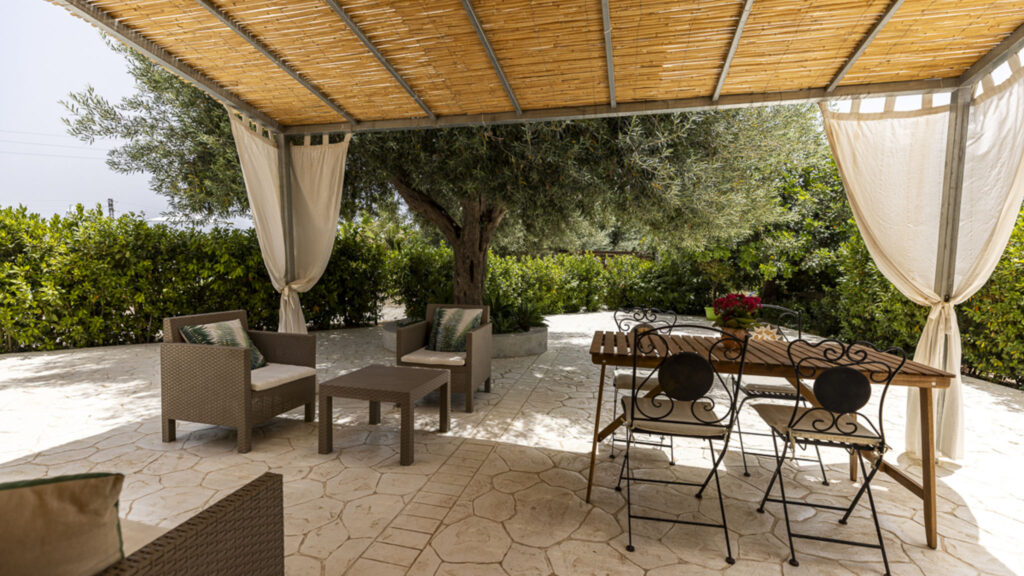 14_casa-dei-limoni-blu-con-piscina