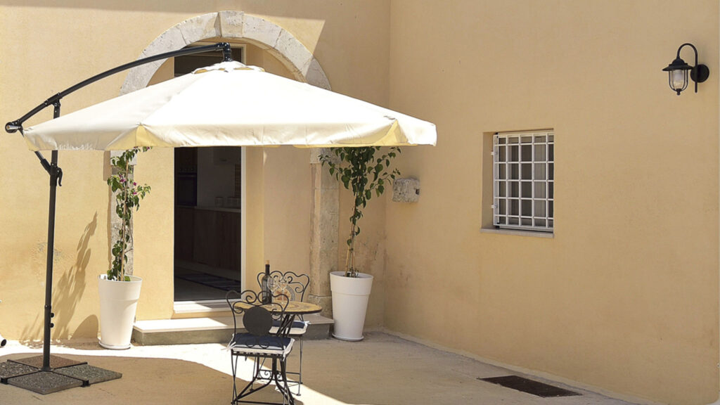 24_casa-dei-limoni-blu-con-piscina