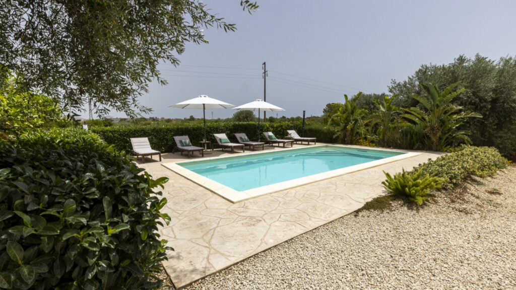 28_casa-dei-limoni-blu-con-piscina